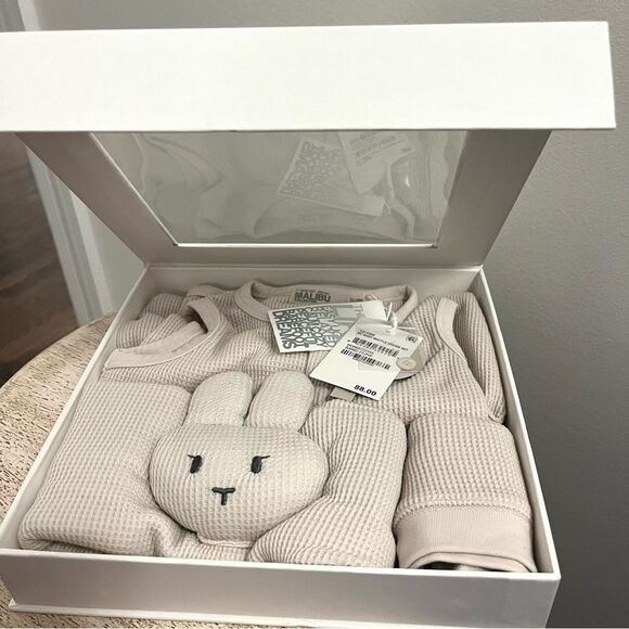 Barefoot Dreams Baby Waffle Onesie 3 Piece Set, Sand Dune Cream Sz 12-18 Mos NIB - Picture 4 of 10